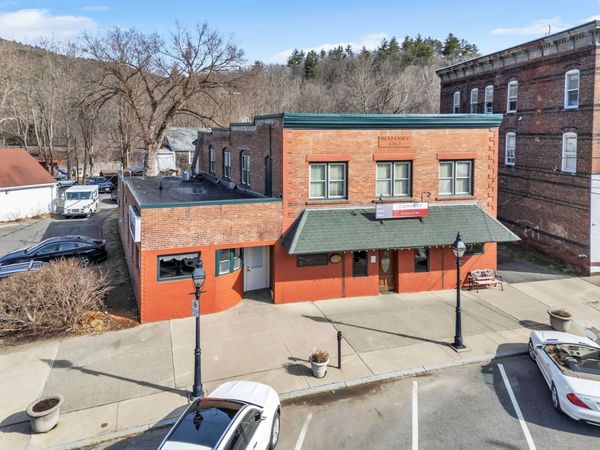 2-4 Main St, Huntington, MA 01050