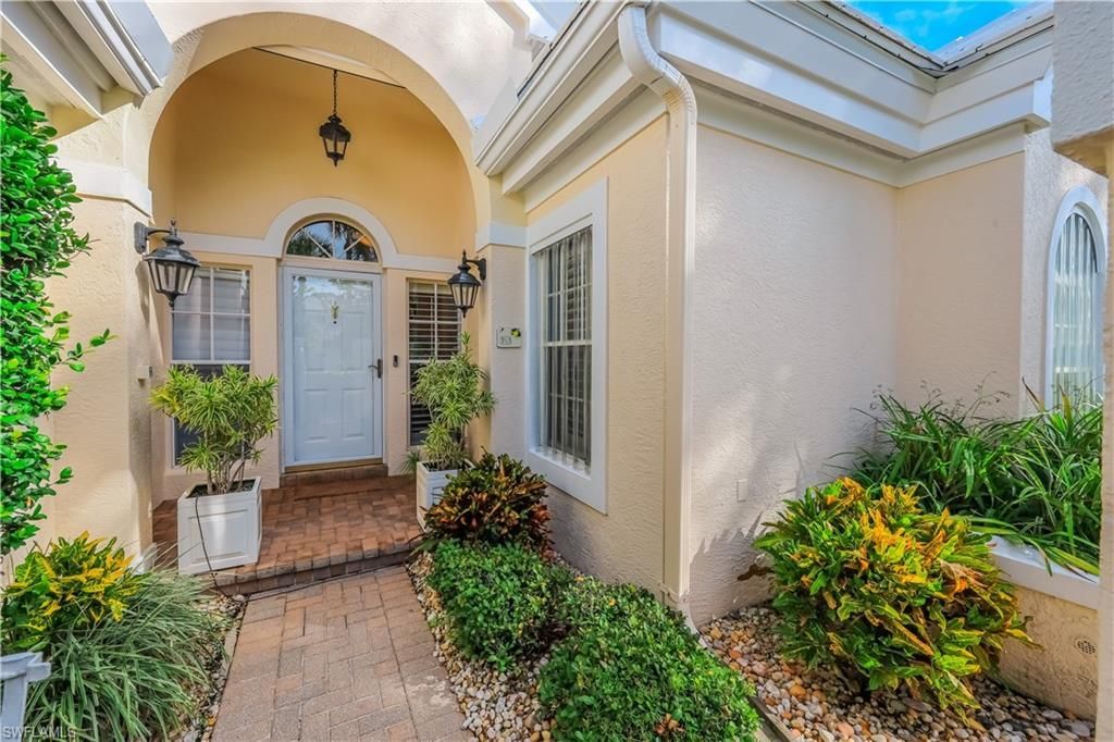 353 Carlton Pl, Unit 33, Naples, FL 34108 Photo