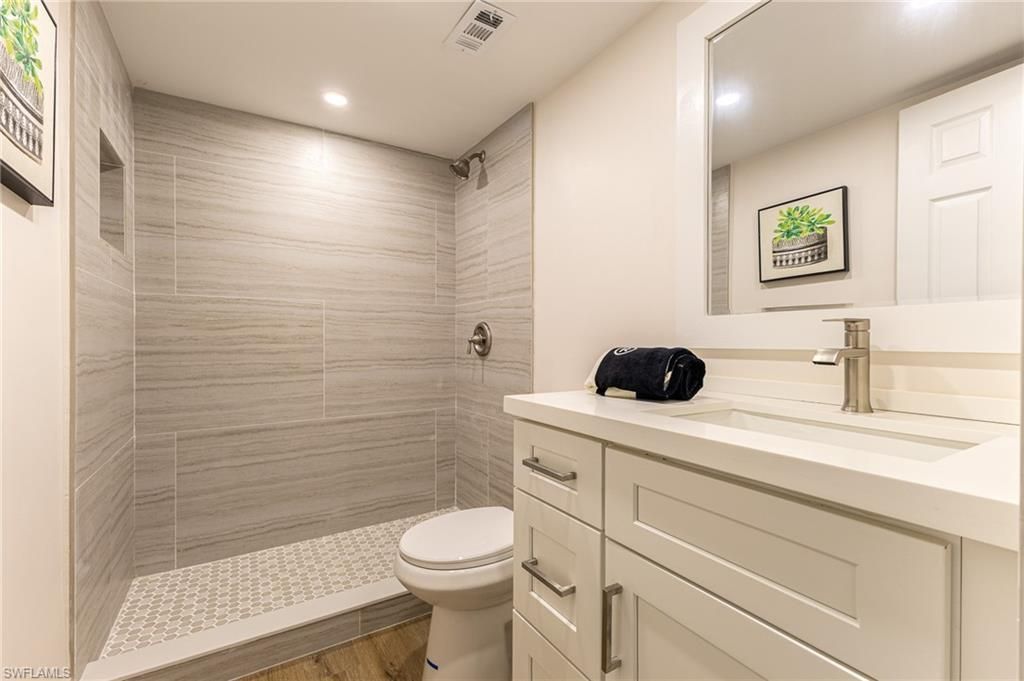 5 Bluebill Ave , Unit 105, Naples, FL 34108 Photo