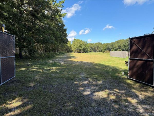 245 N sunrise service Road , Manorville, NY 11949