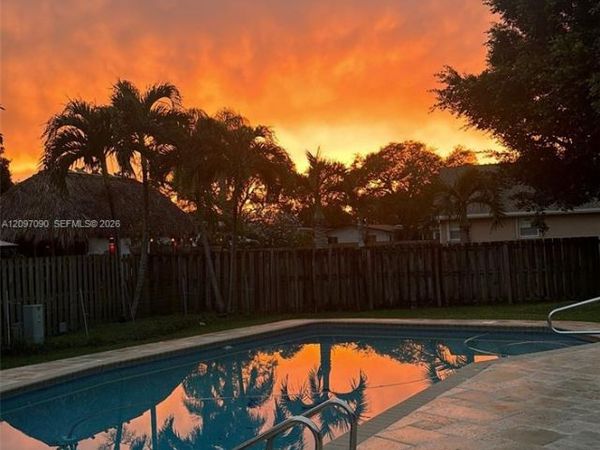 11810 NW 16th St , Pembroke Pines, FL 33026