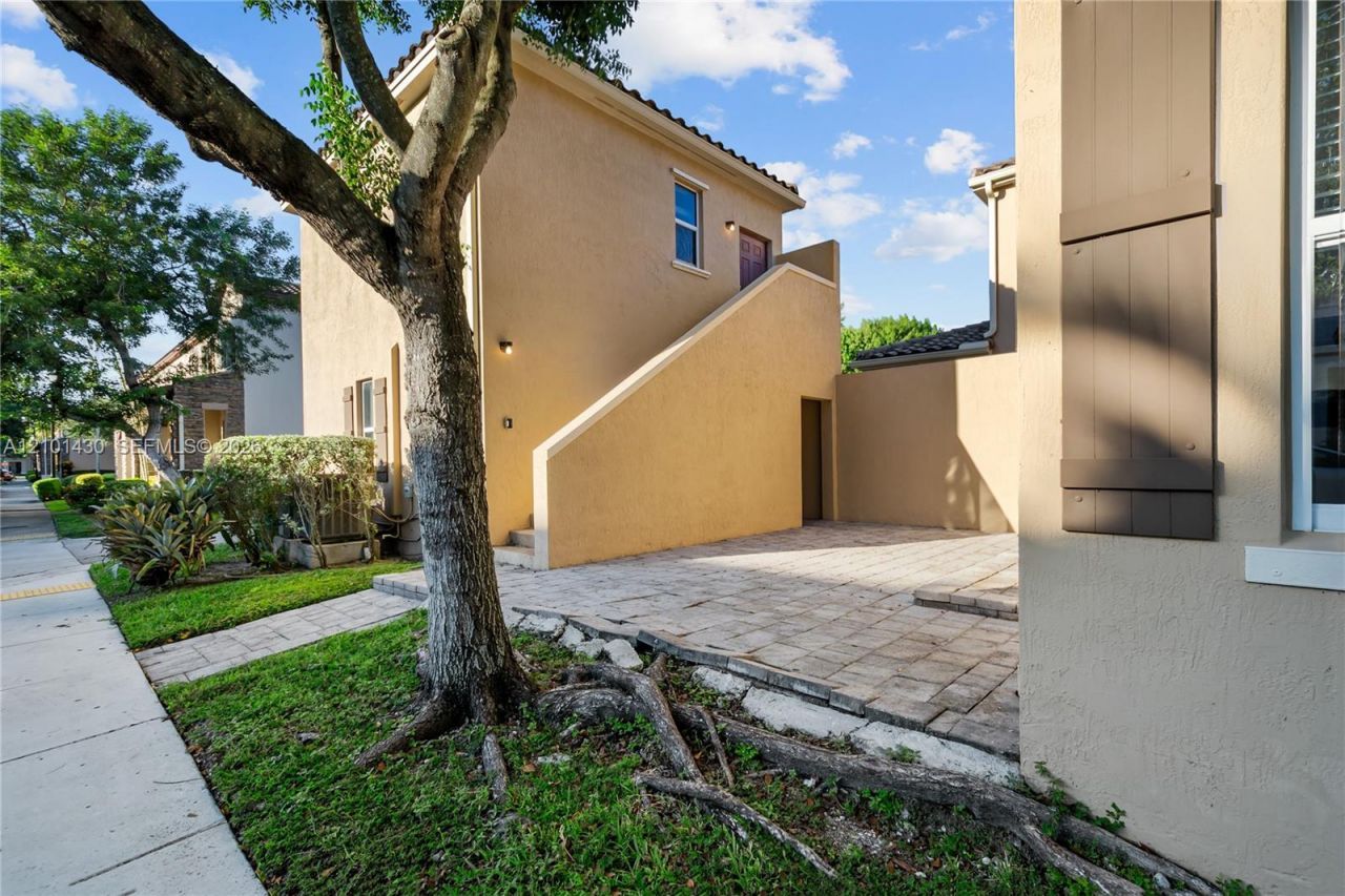 17099 SW 94th Way , Miami, FL 33196 Photo