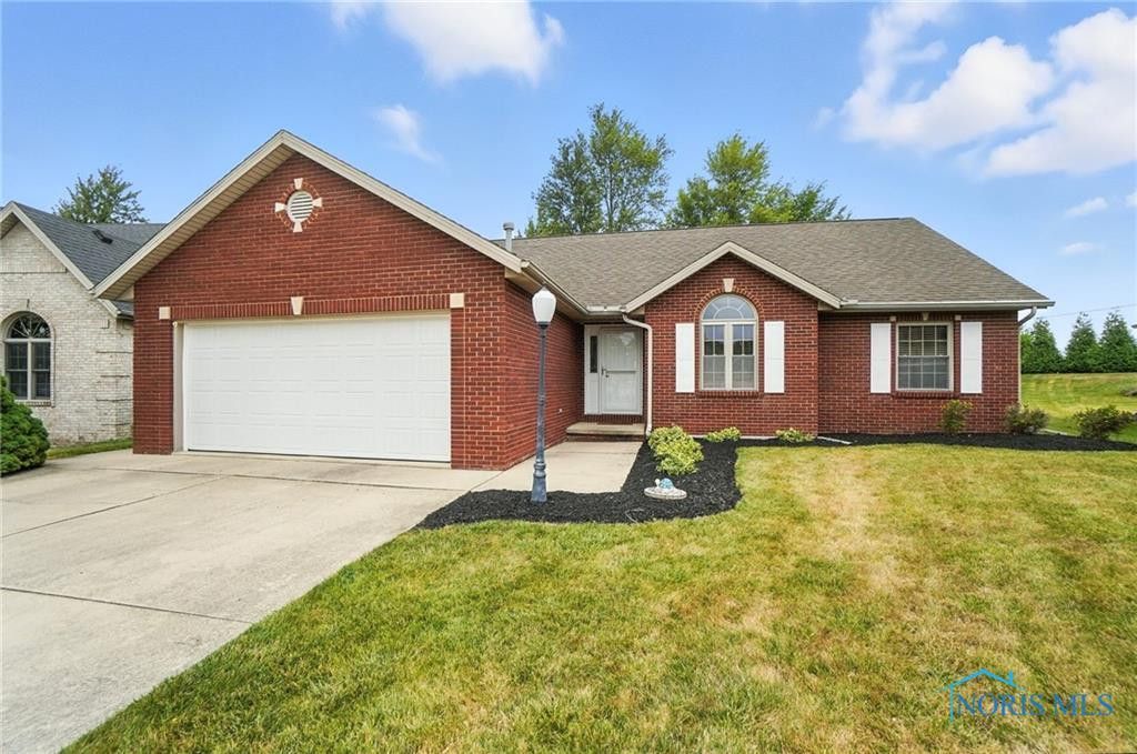 1556 Plum Creek Drive, Findlay, OH 45840 Main Photo