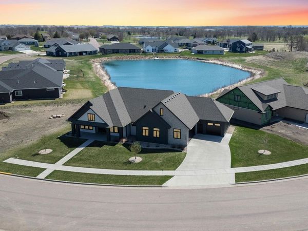1100 Duck Trl, Hartford, SD 57033