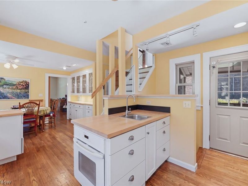 Cleveland Heights, OH 44106 Photo 24