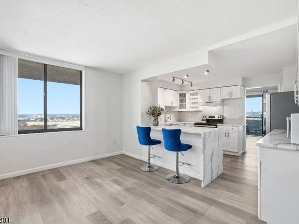 1633 Harmon Cove Tower, Secaucus, NJ 07094