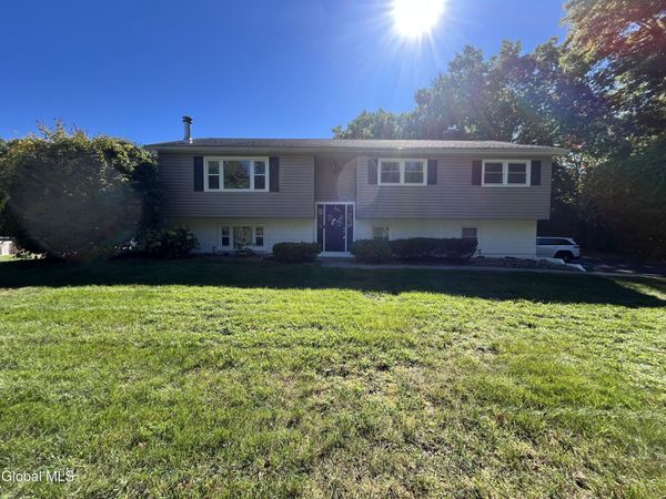 304 Grooms Road, Halfmoon, NY 12065
