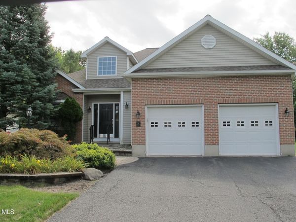 26 Cheshire Way, Albany, NY 12211