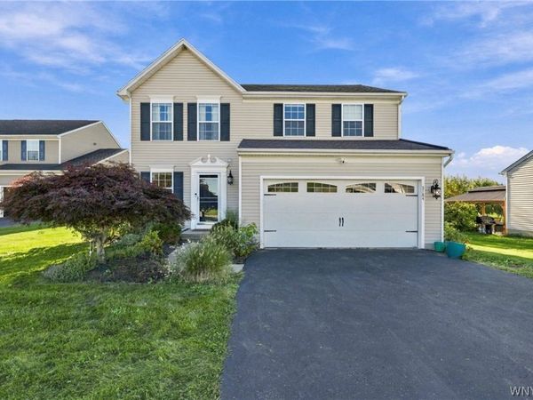 5784 Willow Creek Lane, Sanborn, NY 14132