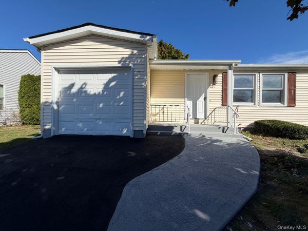 1 Limetree Drive , Manorville, NY 11949