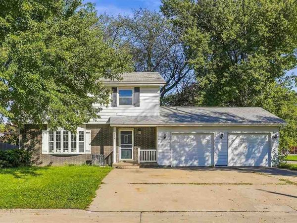 732 Perdock Ct, Washington, IA 52353