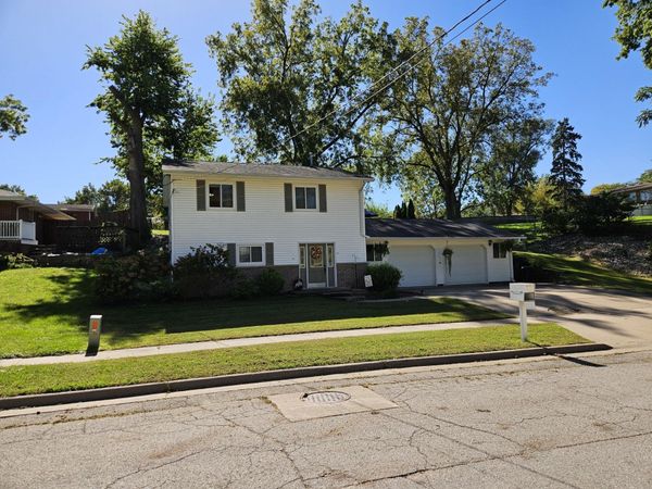 1238 HALSTEAD ST, Muscatine, IA 52761