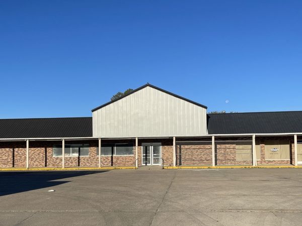 1105 E Randolph Street , McLeansboro, IL 62859