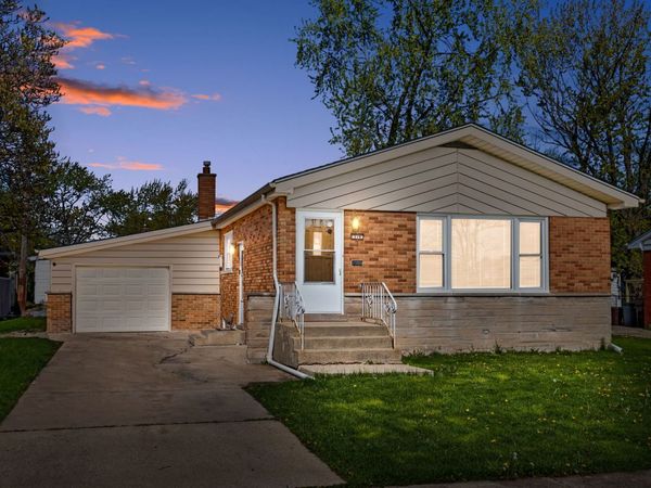 316 N Arquilla Drive , Chicago Heights, IL 60411