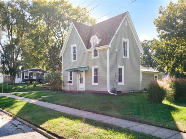 1102-1104 W Mill Street, Bloomington, IL 61701