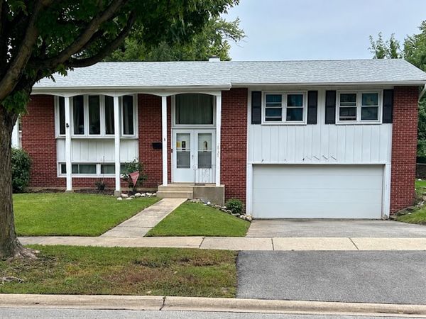 2727 Mitchell Drive , Woodridge, IL 60517