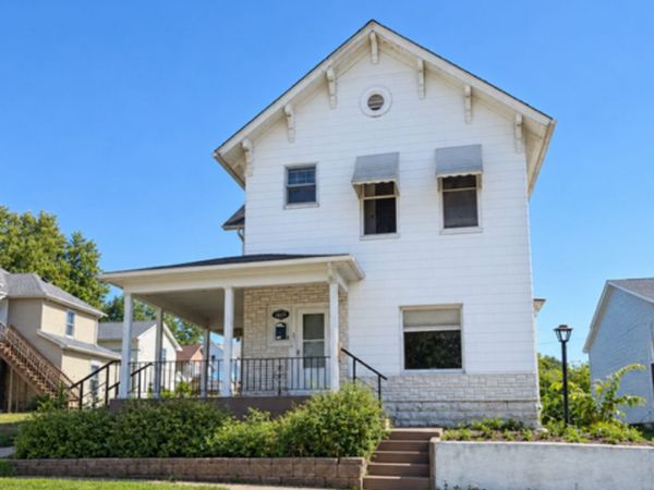 1415 Pershing Avenue , Davenport, IA 52803