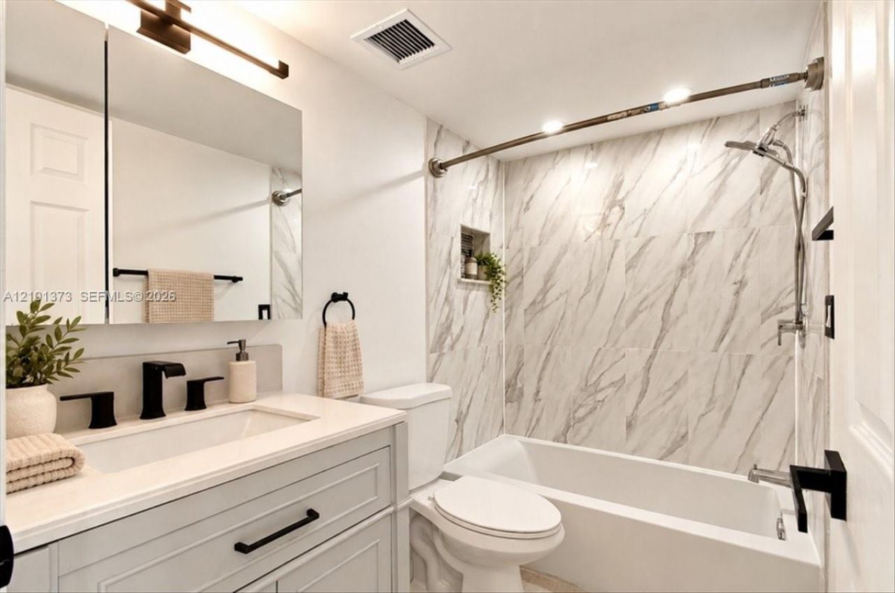 2751 Taft St , Unit 404, Hollywood, FL 33020 Photo