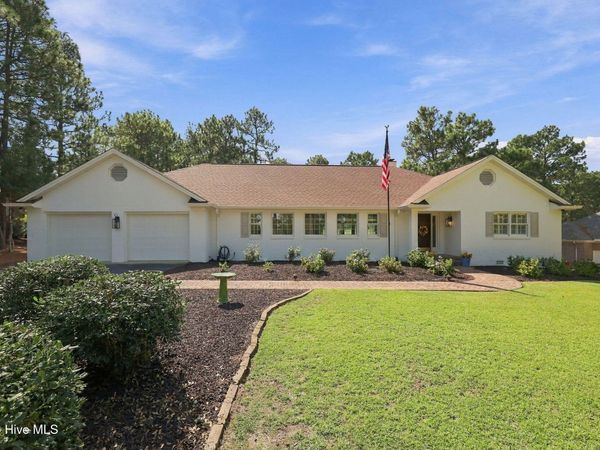 25 Steeplechase Way, Southern Pines, NC 28387