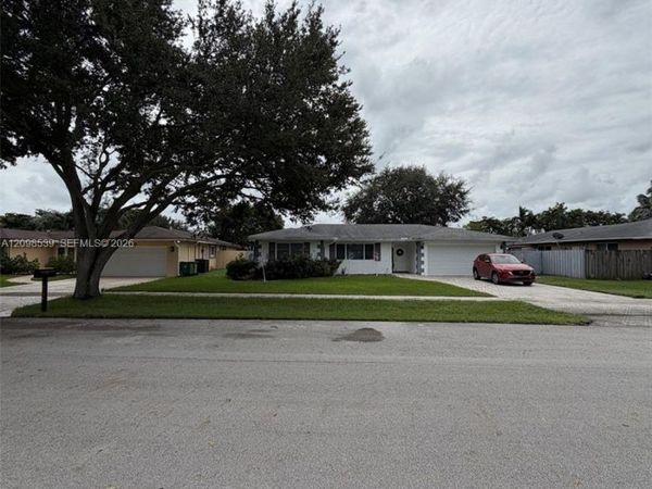 8410 SW 26th Pl , Davie, FL 33328