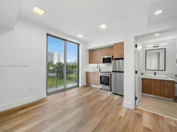 650 SW 1st St, Unit 406, Miami, FL 33130