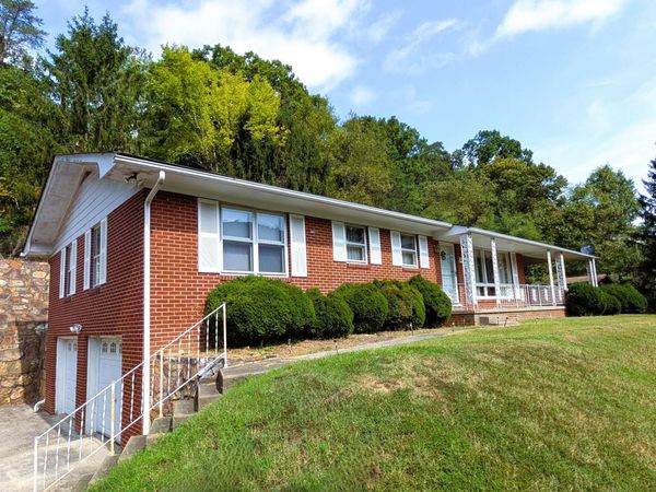 2802 Winterberry AVE , Covington, VA 24426
