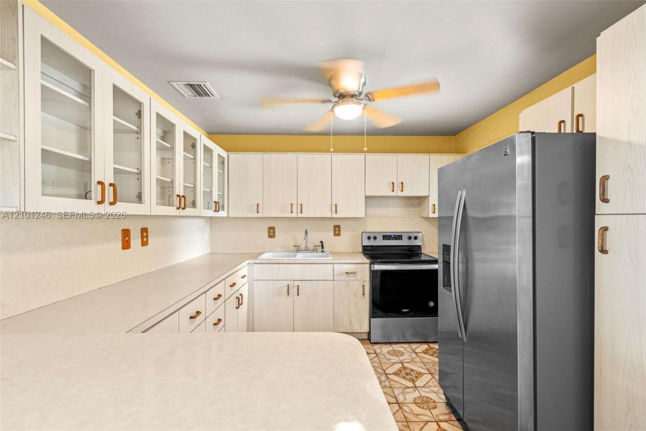 8810 SW 54th Ter , Miami, FL 33165 Photo
