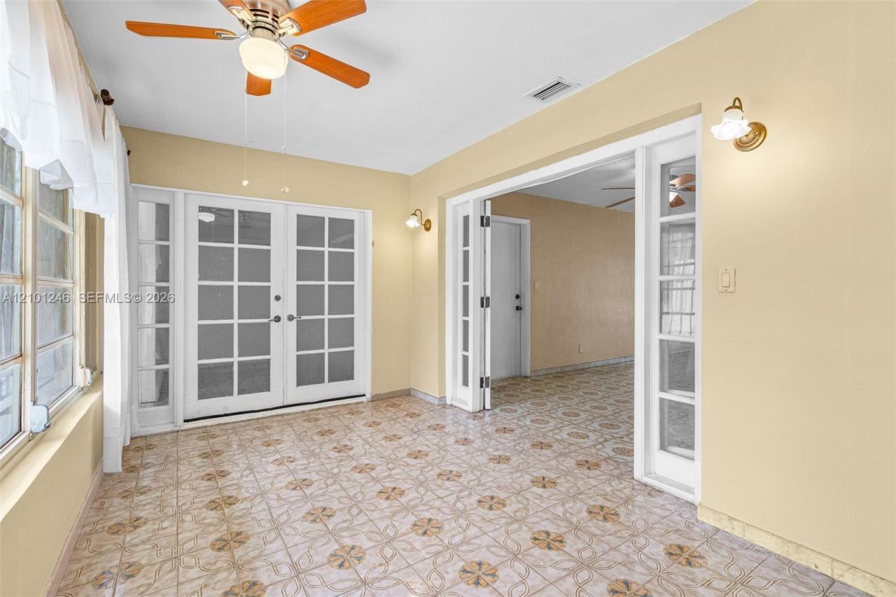 8810 SW 54th Ter , Miami, FL 33165 Photo