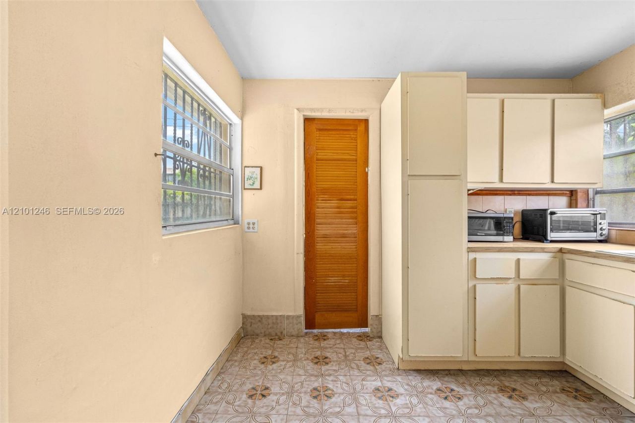 8810 SW 54th Ter , Miami, FL 33165 Photo