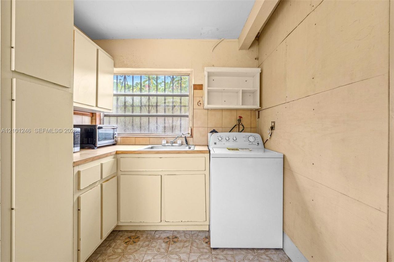 8810 SW 54th Ter , Miami, FL 33165 Photo