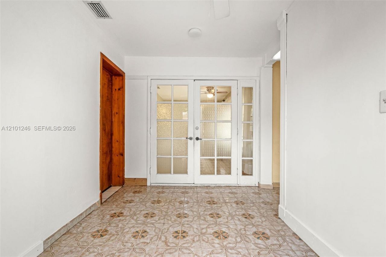 8810 SW 54th Ter , Miami, FL 33165 Photo