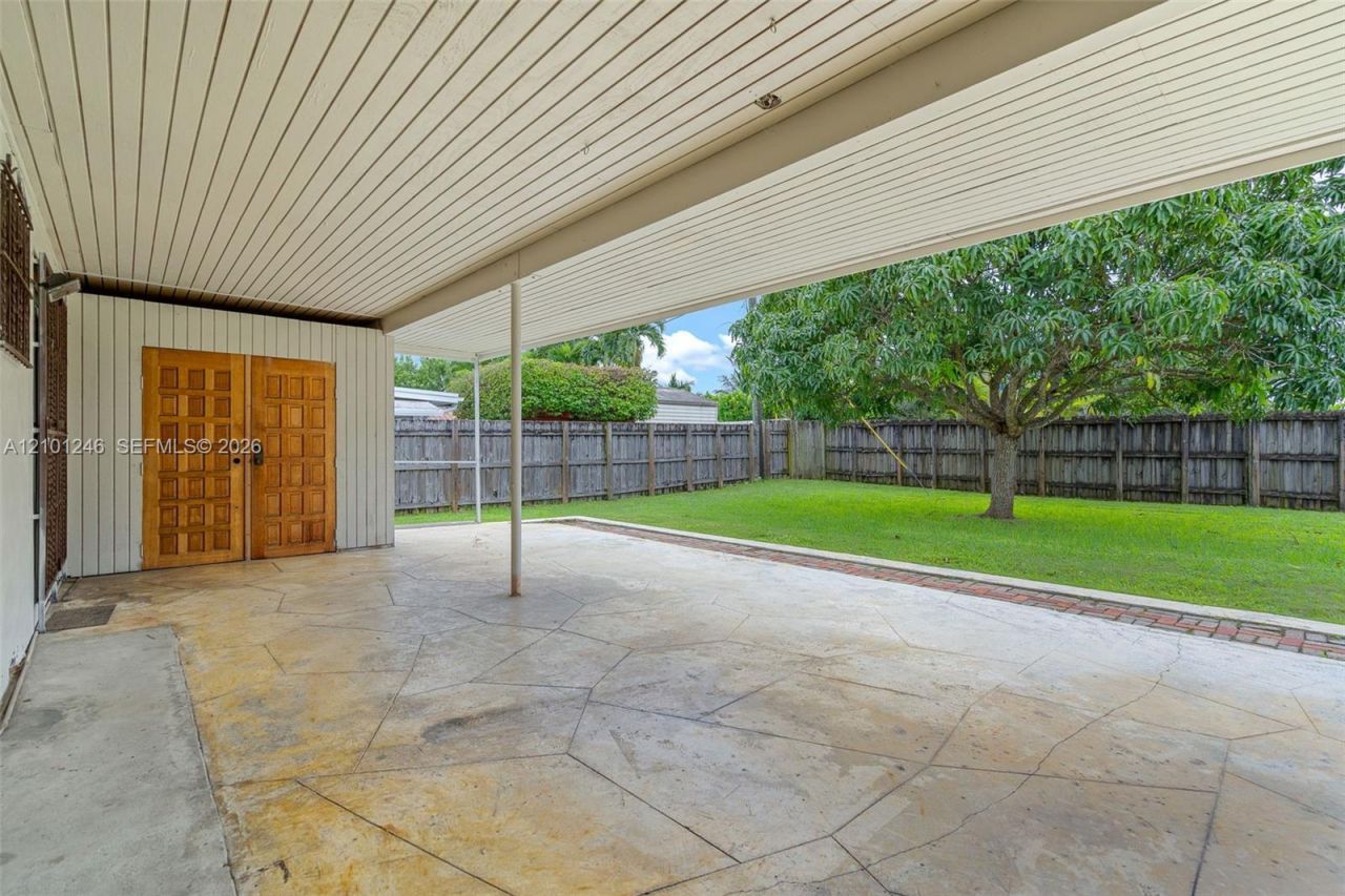 8810 SW 54th Ter , Miami, FL 33165 Photo