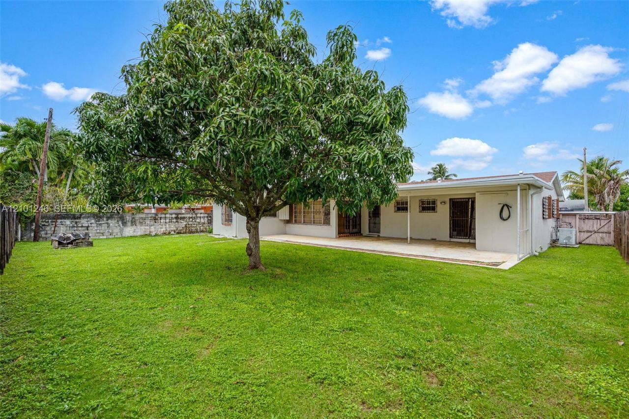 8810 SW 54th Ter , Miami, FL 33165 Photo