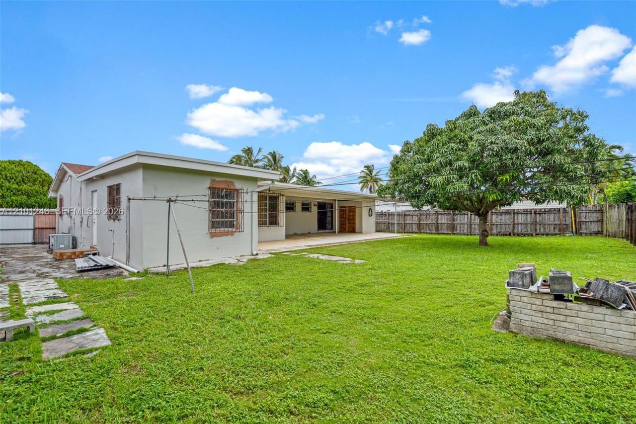 8810 SW 54th Ter , Miami, FL 33165 Photo