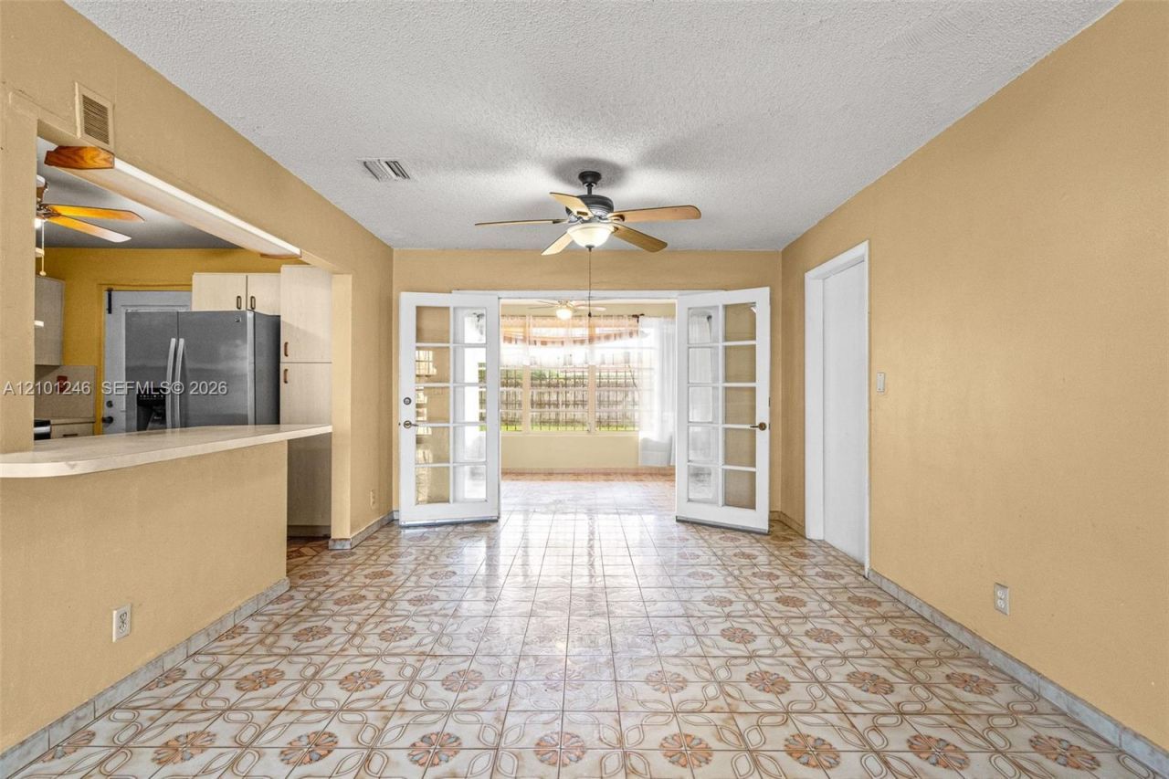 8810 SW 54th Ter , Miami, FL 33165 Photo