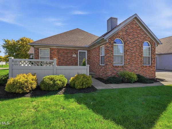 222 Stonegate Boulevard , Bowling Green, OH 43402