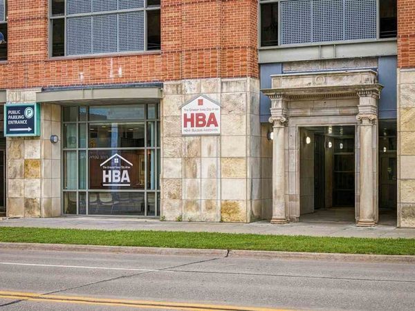 11 S Gilbert St, Iowa City, IA 52240