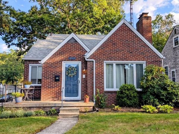 2712 Grantwood Drive, Toledo, OH 43613