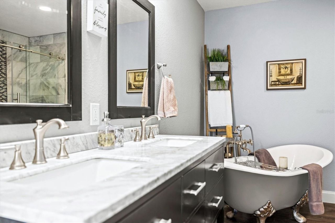 4645 Breezy Pines Boulevard , Sarasota, FL 34232 Photo