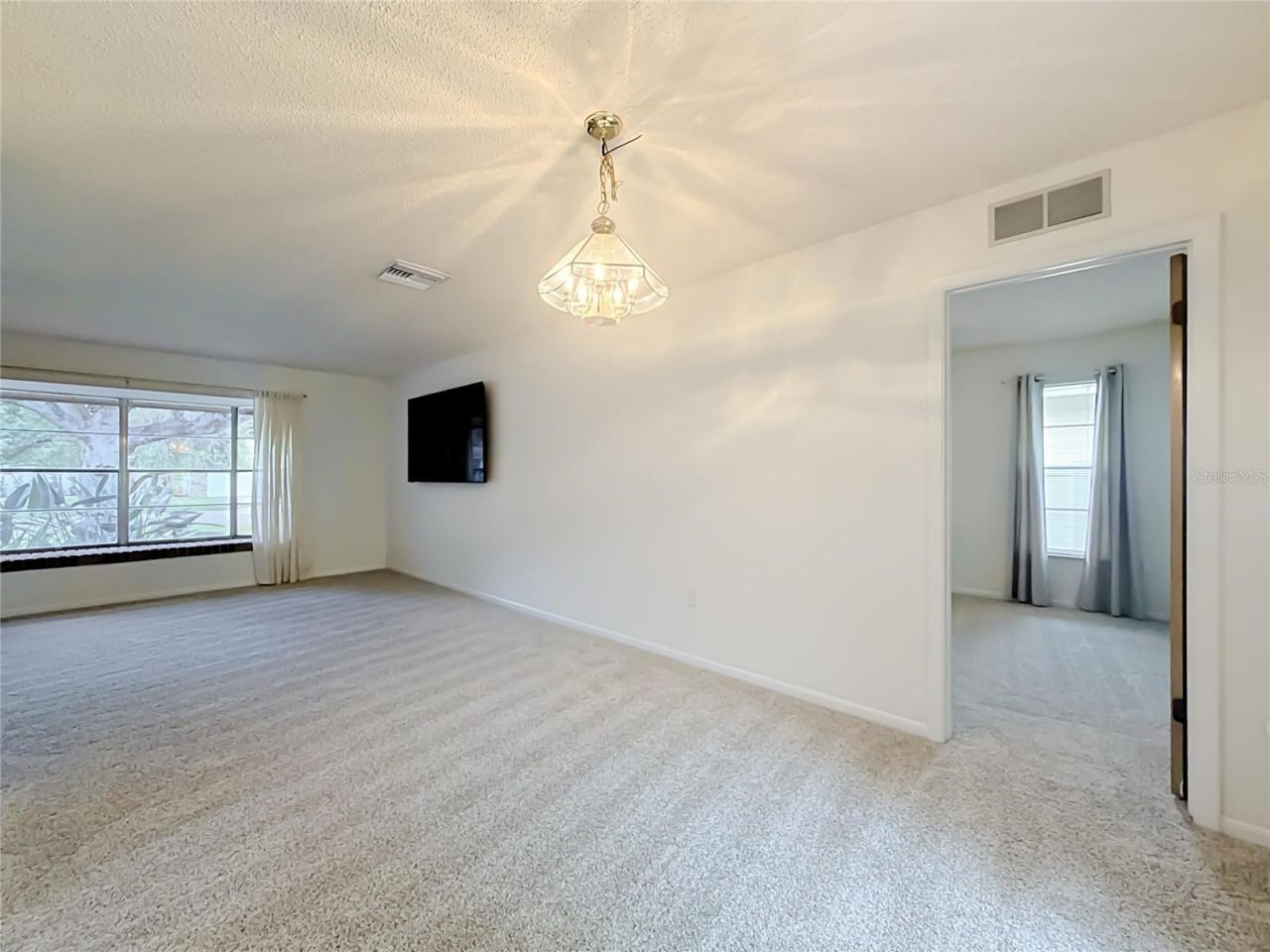 10617 Seminole Forest Street E, Seminole, FL 33778 Photo