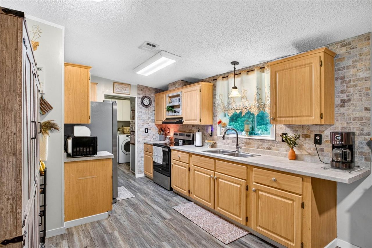 39607 Louise Drive , Zephyrhills, FL 33540 Photo