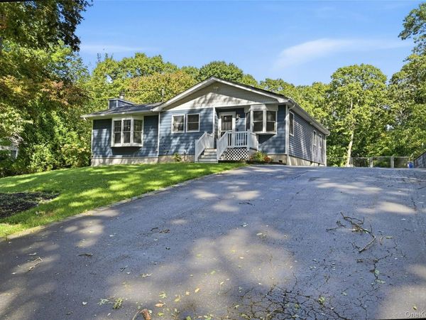 82 Oakwood Drive , Wading River, NY 11792