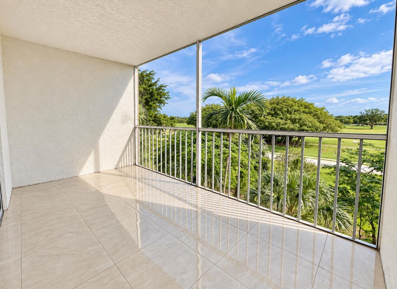 4570 NW 18th Avenue, Unit 404, Deerfield Beach, FL 33064 Photo