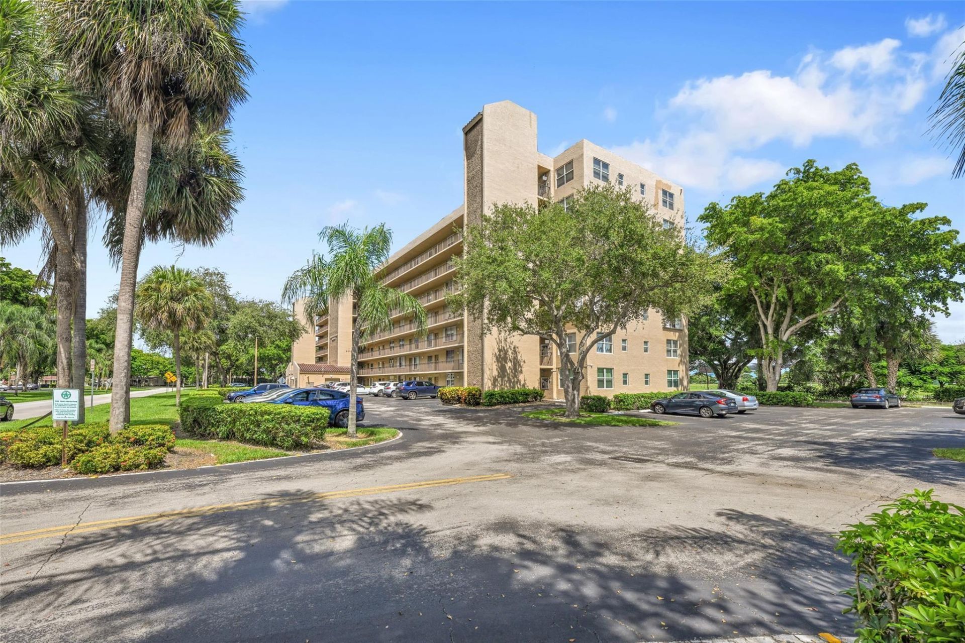4570 NW 18th Avenue, Unit 404, Deerfield Beach, FL 33064 Photo