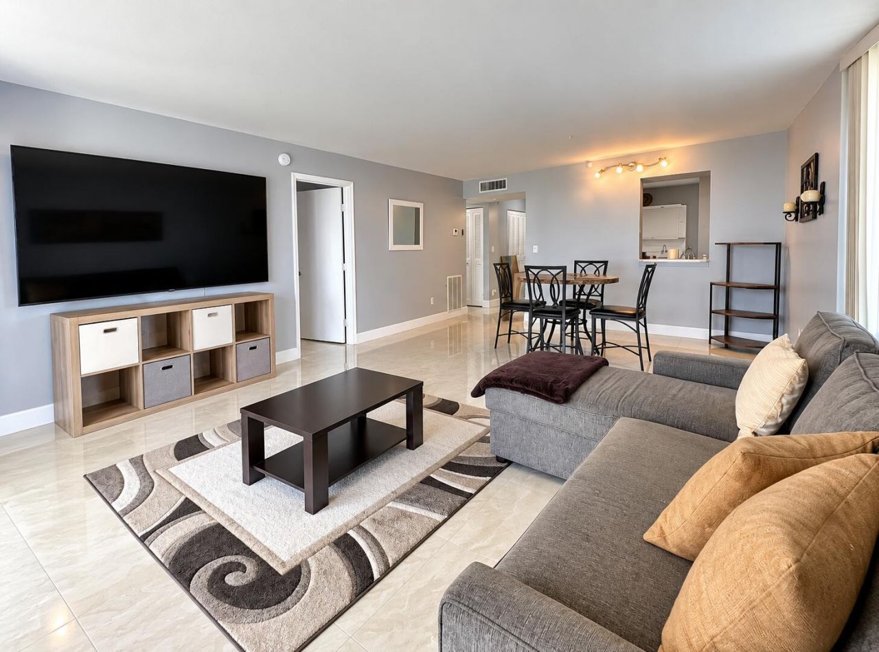 4570 NW 18th Avenue, Unit 404, Deerfield Beach, FL 33064 Photo