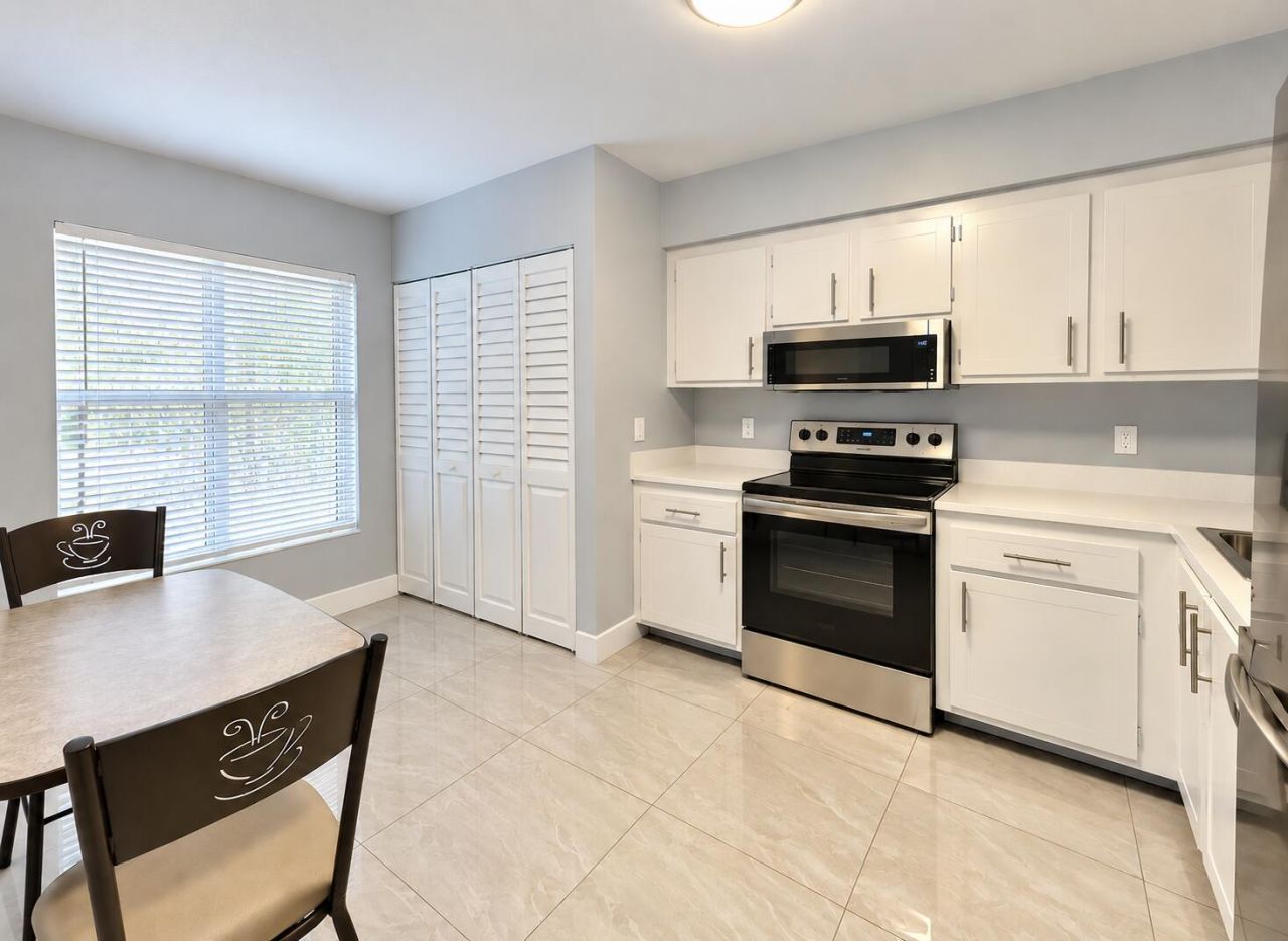 4570 NW 18th Avenue, Unit 404, Deerfield Beach, FL 33064 Photo