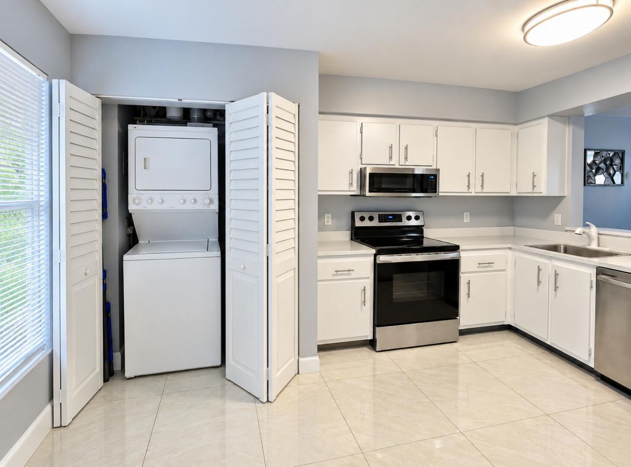 4570 NW 18th Avenue, Unit 404, Deerfield Beach, FL 33064 Photo