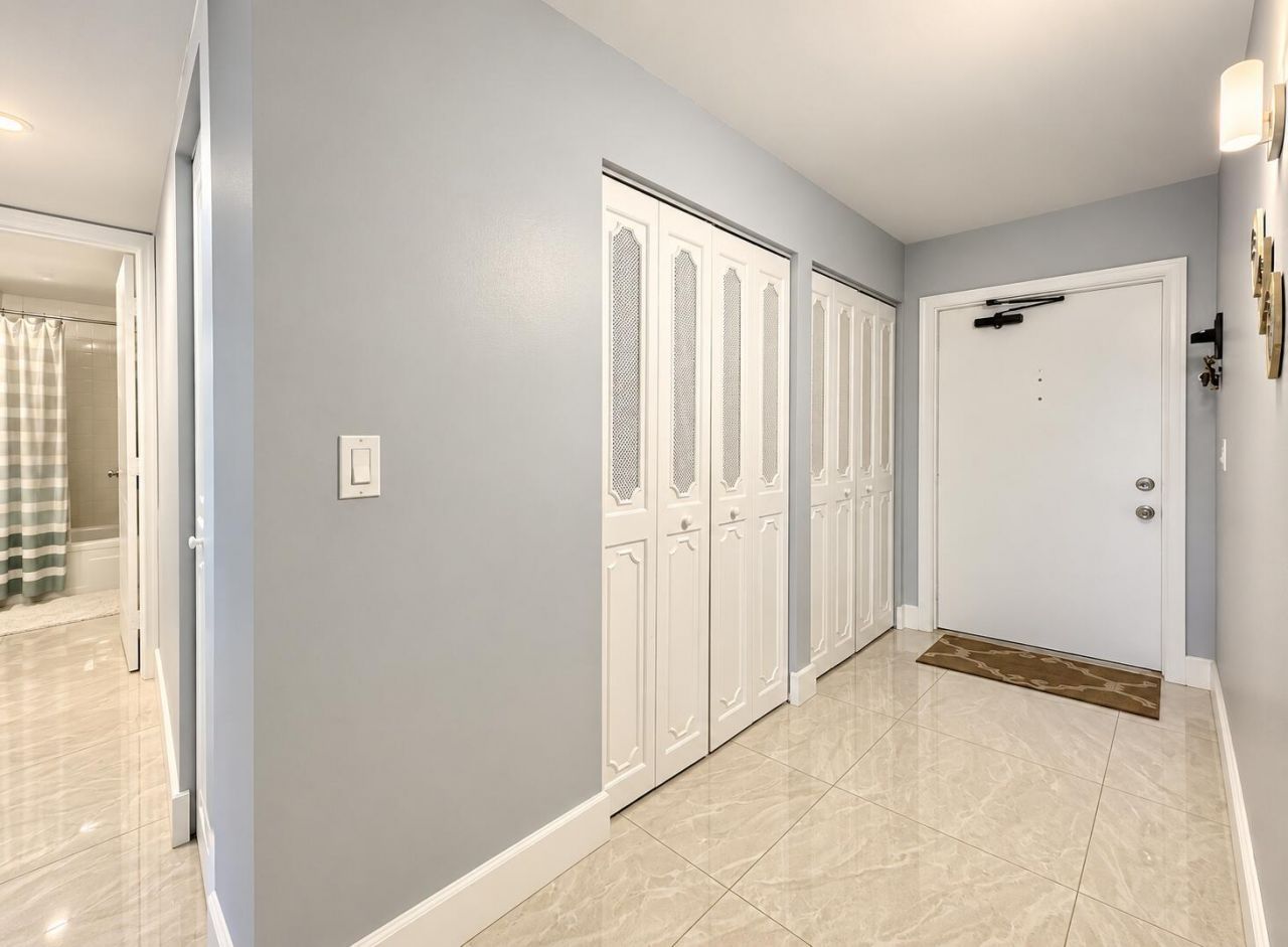 4570 NW 18th Avenue, Unit 404, Deerfield Beach, FL 33064 Photo
