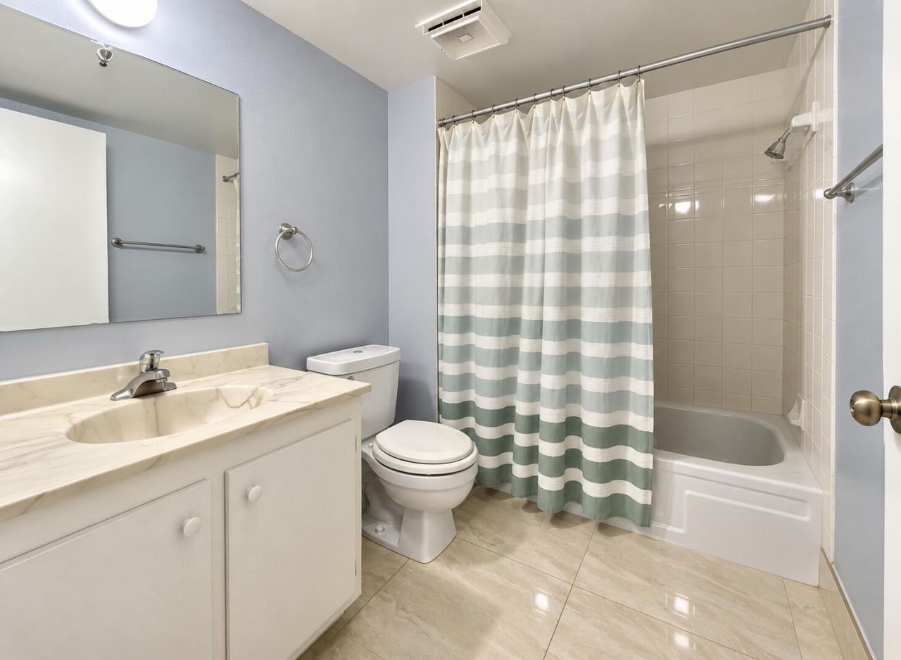 4570 NW 18th Avenue, Unit 404, Deerfield Beach, FL 33064 Photo