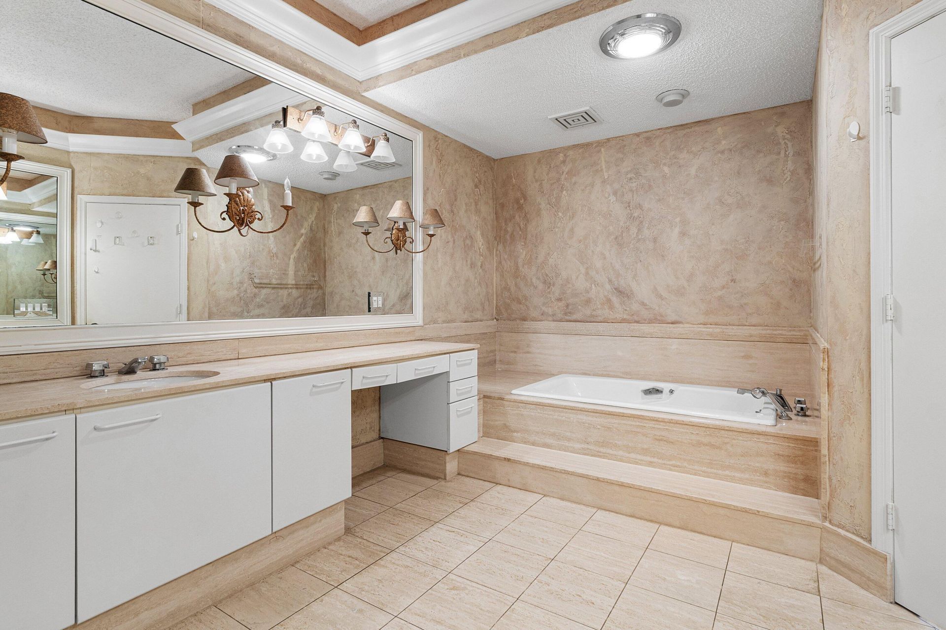 2920 SE Dune Drive, Unit 230, Hutchinson Island, FL 34996 Photo